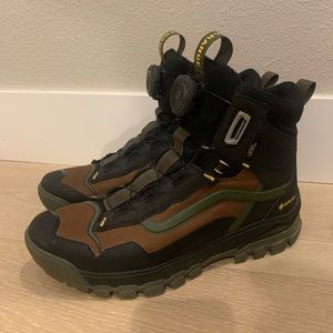 VANS ULTRARANGE EXO HI GORE-TEX BOA MTE-3 SHOE - SIZE 9